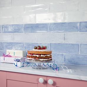 Arles Snow décor mix gloss tile with Sea (blue) and Snow brick bonded on kitchen wall